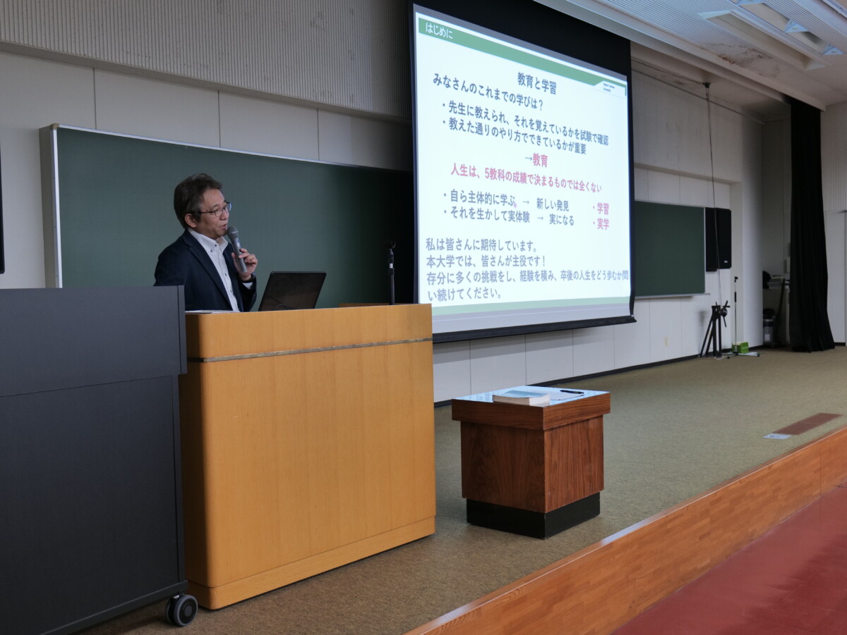 「建学原論」の授業にて、髙島理事長および岩野学長が講師を務めました